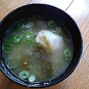 とろろ昆布も合う❤里芋と豆腐の癒し系な味噌汁♪